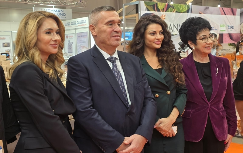 Ива Иванова присъства на церемония по освещаване на хляба -2