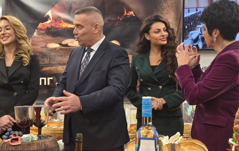 Ива Иванова присъства на церемония по освещаване на хляба -5